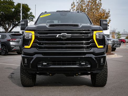 Used 2025 Chevrolet Silverado 2500 High Country w/ High Country Premium Package image 3