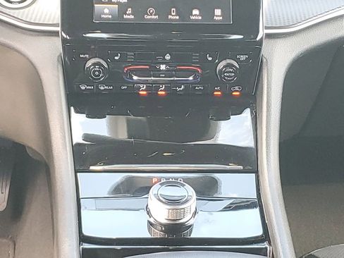 Used 2023 Jeep Grand Cherokee Altitude AWD/4WD image 14