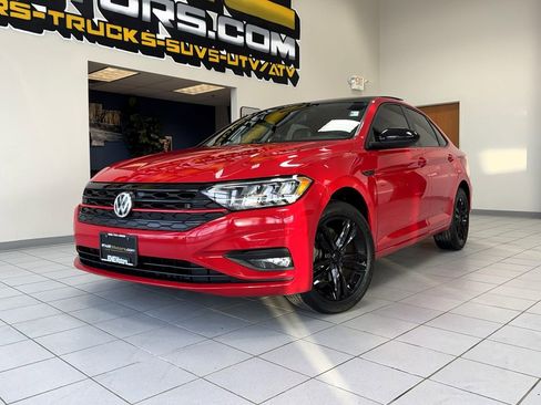 Used 2019 Volkswagen Jetta R-Line w/ R-Line Cold Weather Package image 2