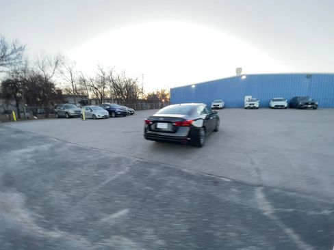 Used 2025 Nissan Altima 2.5 SV image 15