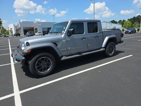 Used 2020 Jeep Gladiator Overland w/ LED Lighting Group AWD/4WD image 10
