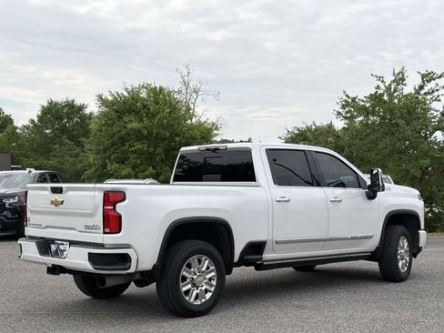 Used 2024 Chevrolet Silverado 2500 High Country w/ Technology Package AWD/4WD image 11