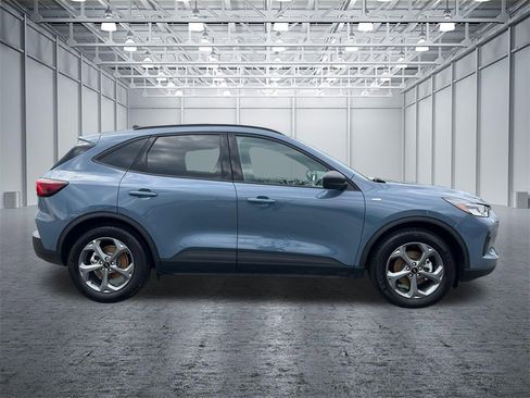 Used 2025 Ford Escape ST-Line image 8