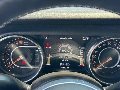 Used 2022 Jeep Wrangler Unlimited Sahara w/ LED Lighting Group AWD/4WD image 18