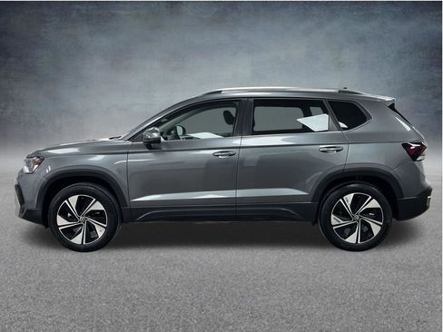 Used 2025 Volkswagen Taos SE AWD/4WD image 10
