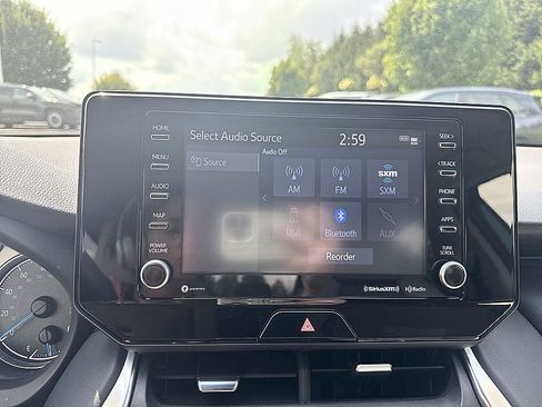 Used 2022 Toyota Venza LE AWD/4WD image 17