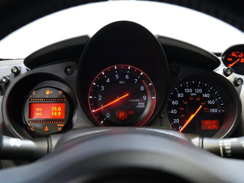 Used 2018 Nissan 370Z NISMO RWD image 34