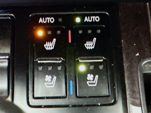 Used 2022 Lexus RX 450hL Luxury w/ Cold Area Package (CK) AWD/4WD image 21