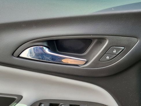 Used 2023 Chevrolet Equinox LS image 24