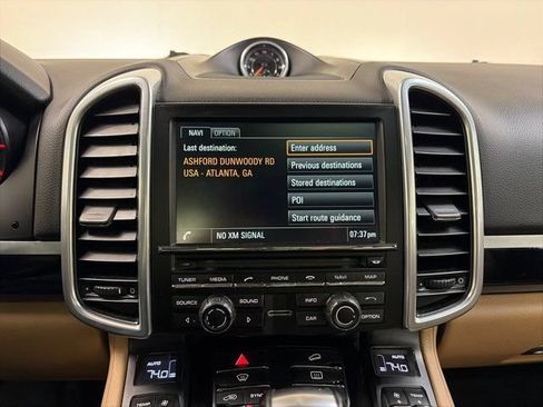 Used 2016 Porsche Cayenne w/ Premium Package AWD/4WD image 31