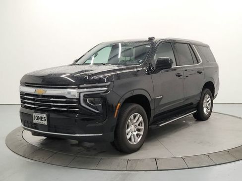 Used 2025 Chevrolet Tahoe LT AWD/4WD image 3