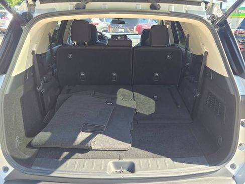 Used 2025 Nissan Pathfinder SV AWD/4WD image 14