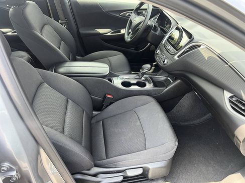 Used 2025 Chevrolet Malibu LT FWD image 17