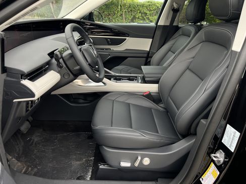 New 2025 Lincoln Nautilus Premier image 28