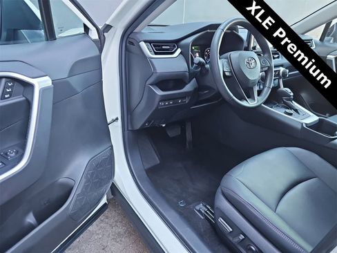 Used 2022 Toyota RAV4 XLE Premium image 10