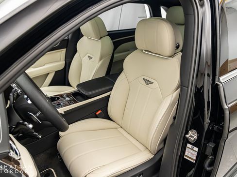 Used 2024 Bentley Bentayga Extended Wheelbase image 14