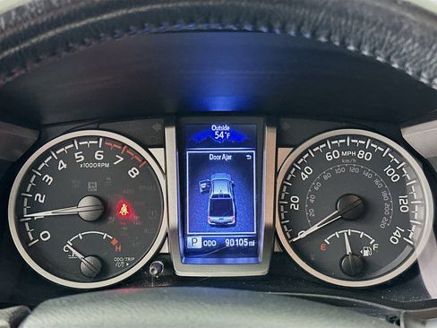 Used 2020 Toyota Tacoma Limited image 19