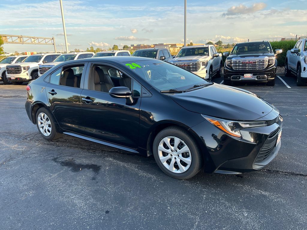 Used 2024 Toyota Corolla LE FWD image 4