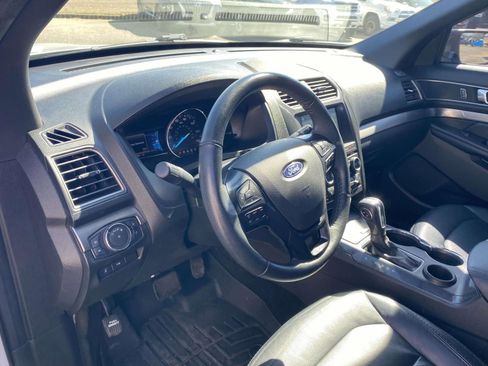 Used 2018 Ford Explorer XLT w/ Equipment Group 202A image 17