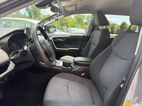 Used 2020 Toyota RAV4 XLE w/ Carpet Mat Package AWD/4WD image 18