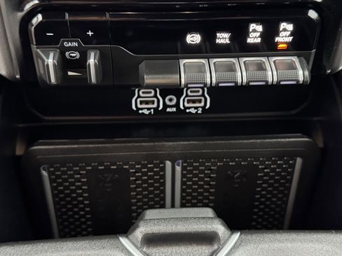 Used 2025 RAM 2500 Laramie image 23