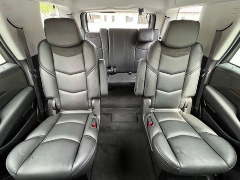Used 2016 Cadillac Escalade Luxury AWD/4WD image 25