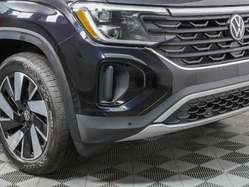 Certified 2025 Volkswagen Atlas Cross Sport SE FWD image 37