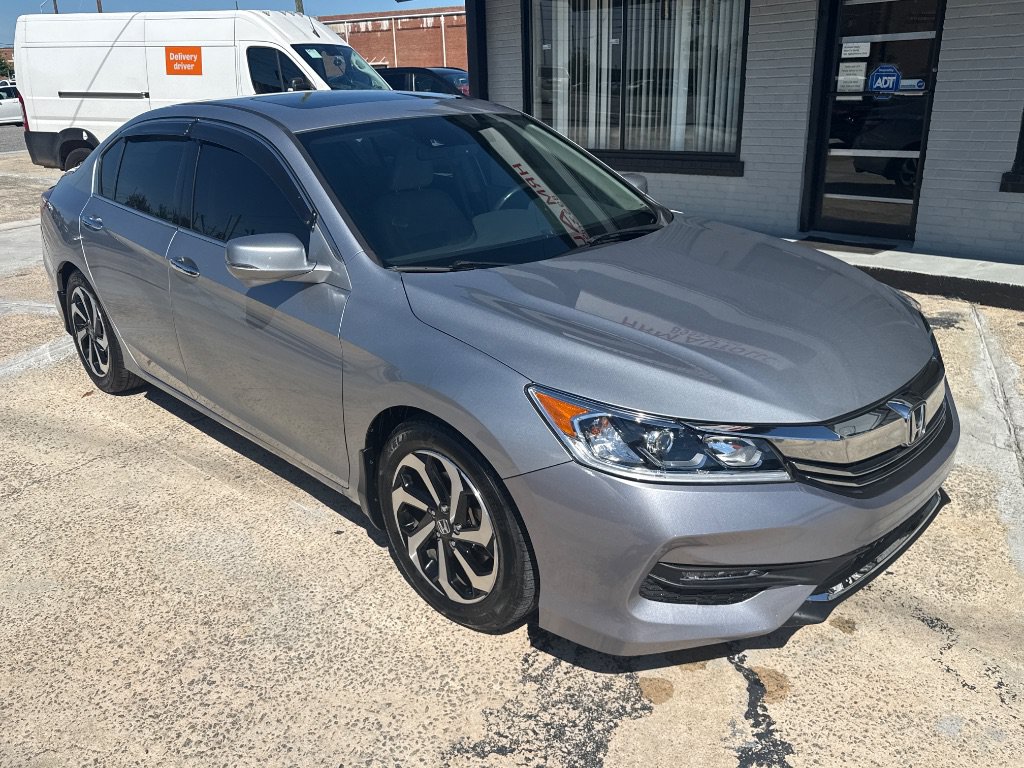 Used 2017 Honda Accord EX-L image 2