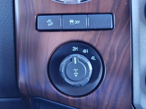 Used 2016 Ford F350 Lariat image 26