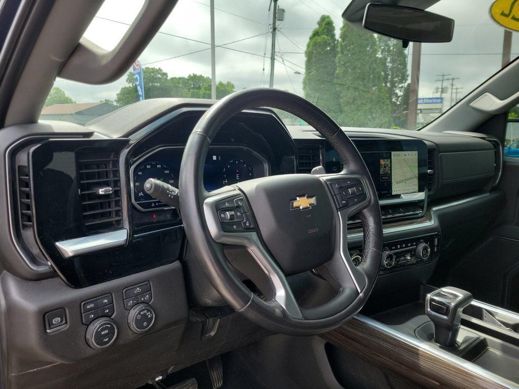 Used 2022 Chevrolet Silverado 1500 LT w/ Z71 Off-Road Package AWD/4WD image 21