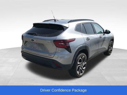 Used 2024 Chevrolet Trax RS w/ Driver Confidence Package FWD image 2