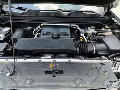 Used 2025 Chevrolet Colorado Z71 w/ Technology Package AWD/4WD image 33