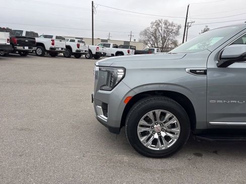 Used 2023 GMC Yukon Denali AWD/4WD image 5