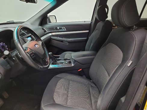 Used 2016 Ford Explorer XLT image 17