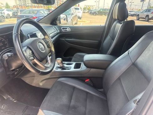 Used 2019 Jeep Grand Cherokee Altitude AWD/4WD image 10