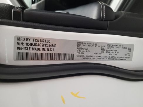 Used 2023 Jeep Grand Cherokee Laredo RWD image 33