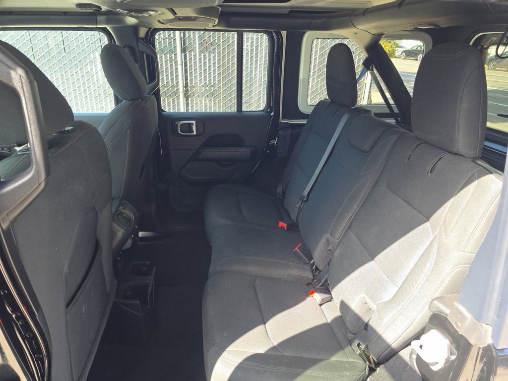 Used 2021 Jeep Wrangler Unlimited Sahara AWD/4WD image 5