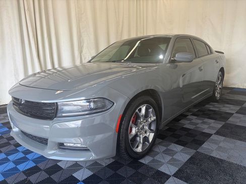 Used 2017 Dodge Charger SXT image 1