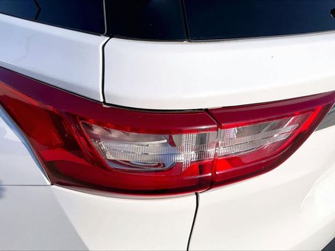 Used 2019 Chevrolet Traverse LT FWD image 27