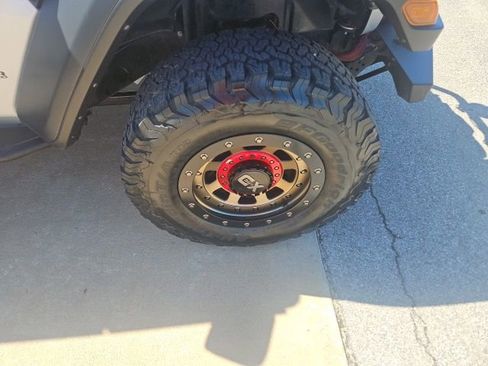 Used 2022 Jeep Wrangler Unlimited Rubicon w/ Cold Weather Group image 9