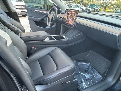 Used 2024 Tesla Model Y Long Range image 33