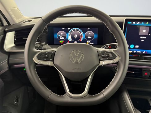 New 2025 Volkswagen Tiguan SE image 12