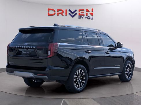 Used 2025 Ford Expedition Platinum image 5