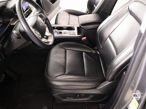 Used 2022 Ford Explorer XLT w/ Equipment Group 202A image 11