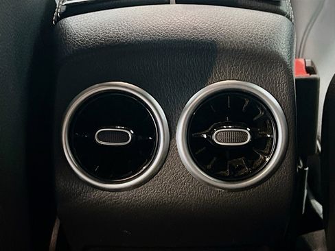 Used 2023 Mercedes-Benz GLB 250 GLB 250 w/ Premium Package image 18