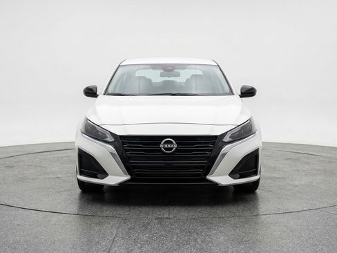 Used 2025 Nissan Altima 2.5 SV image 2