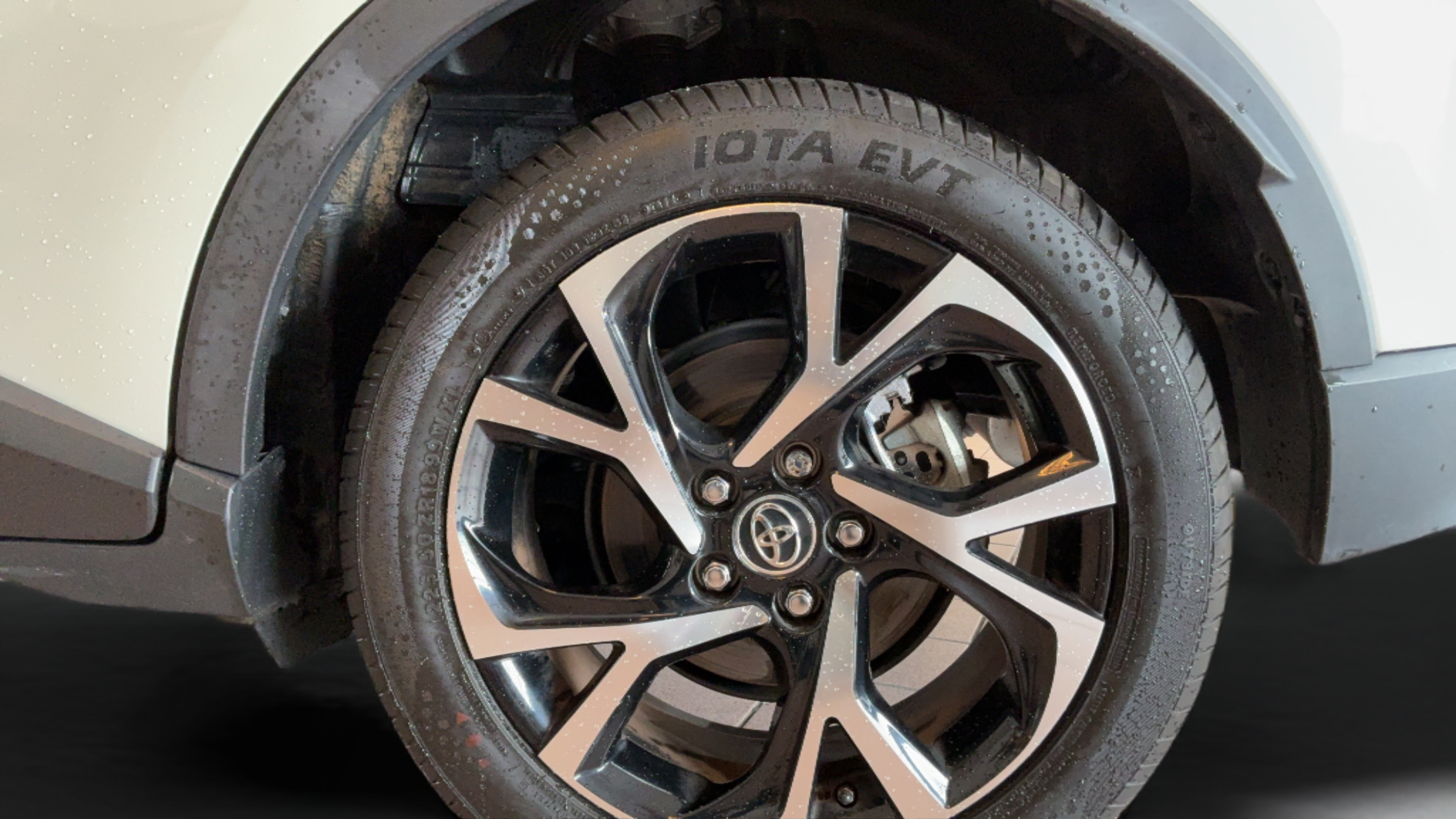Used 2019 Toyota C-HR XLE FWD image 42
