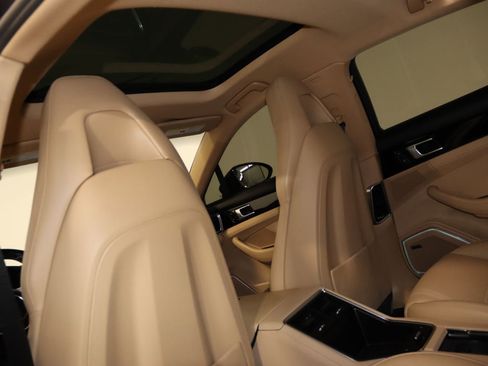 Used 2018 Porsche Panamera 4 image 73