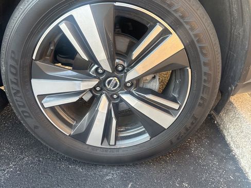 Used 2021 Nissan Rogue Platinum image 14