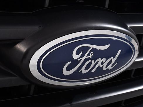 Used 2016 Ford F150 XLT w/ Equipment Group 302A Luxury AWD/4WD image 20